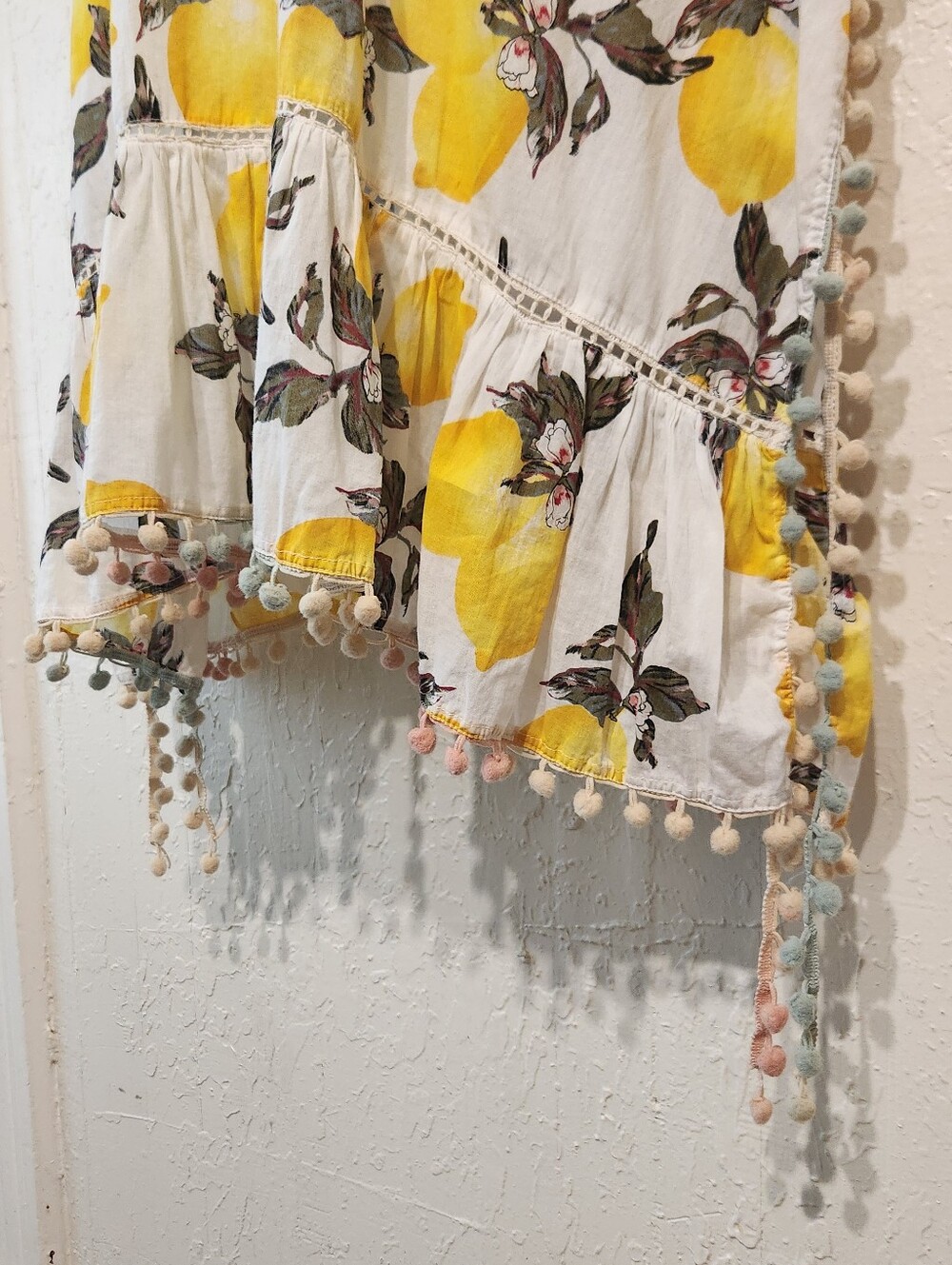 Moon Orchid Lemon Print Pom-Pom Trim Poncho NWOT ONE SIZE - Picture 4 of 10